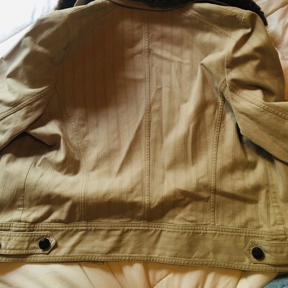 Vintage Jacket with Removable Faux Fur - Picture 4 of 5